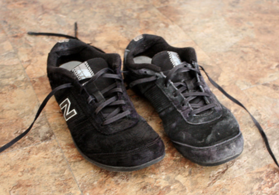 how to remove sat stains from sneakers