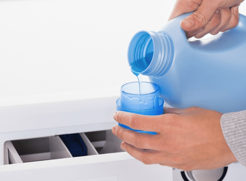 how does liquid laundry detergent work