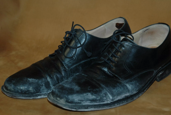 removing salt stains from leather shoes