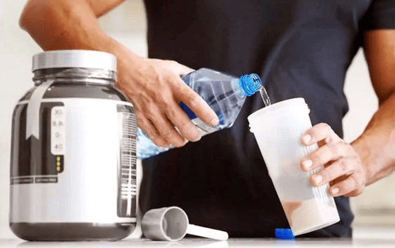 https://useactive.com/wp-content/uploads/2019/08/making-protein-shakes.png