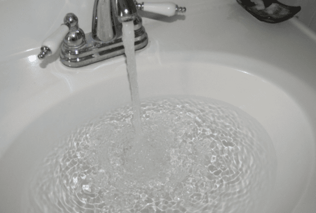 filling sink with water