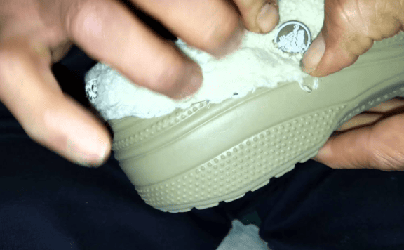 How to Remove Odors from Crocs Shoes - Best Ways to Wash Crocs