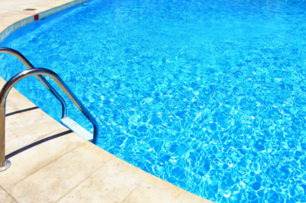 chlorine in swimming pool