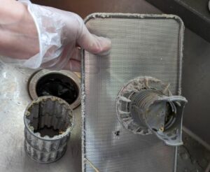 cleaning the dishwasher filter