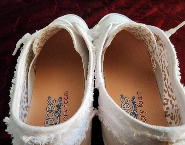 How to wash skechers shoes in washing machine without damaging them.