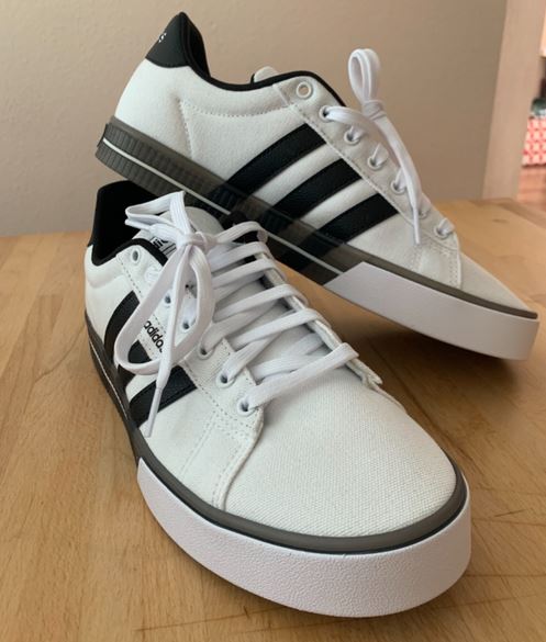 put laces back on shoes