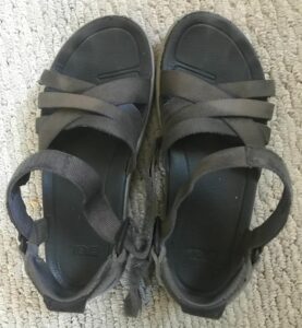 remove dirt from teva sandals
