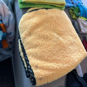 how to remove lint from clothes
