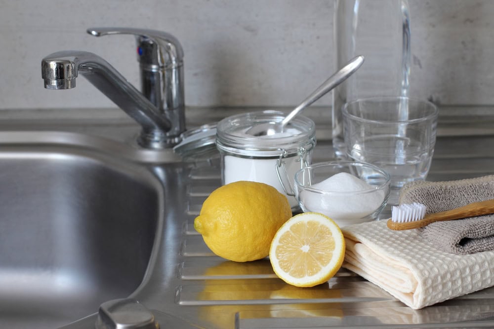 baking soda and vinegar 1