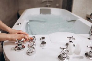 how do jetted tubs work