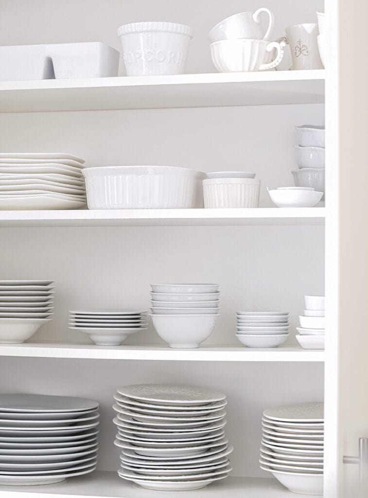 store clean dishes properly