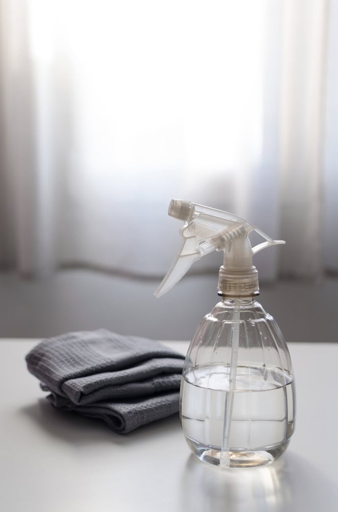 cleaning with vinegar
