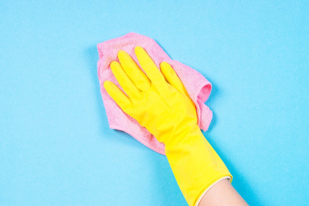 cleaning with microfiber cloths1