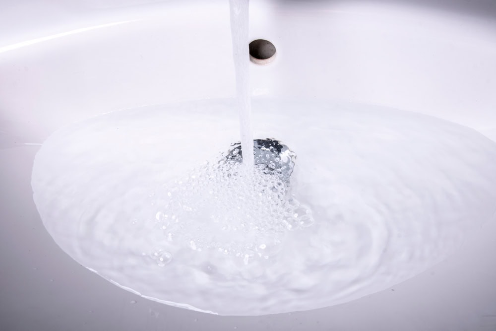 fill sink with water